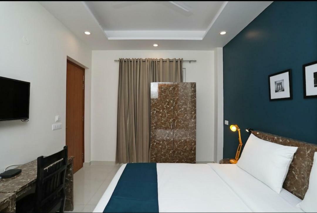 Hotel Galaxy Inn Gurgáon Kültér fotó