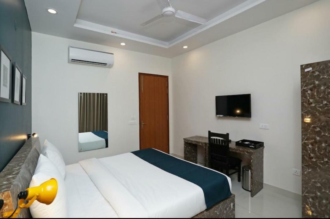 Hotel Galaxy Inn Gurgáon Kültér fotó
