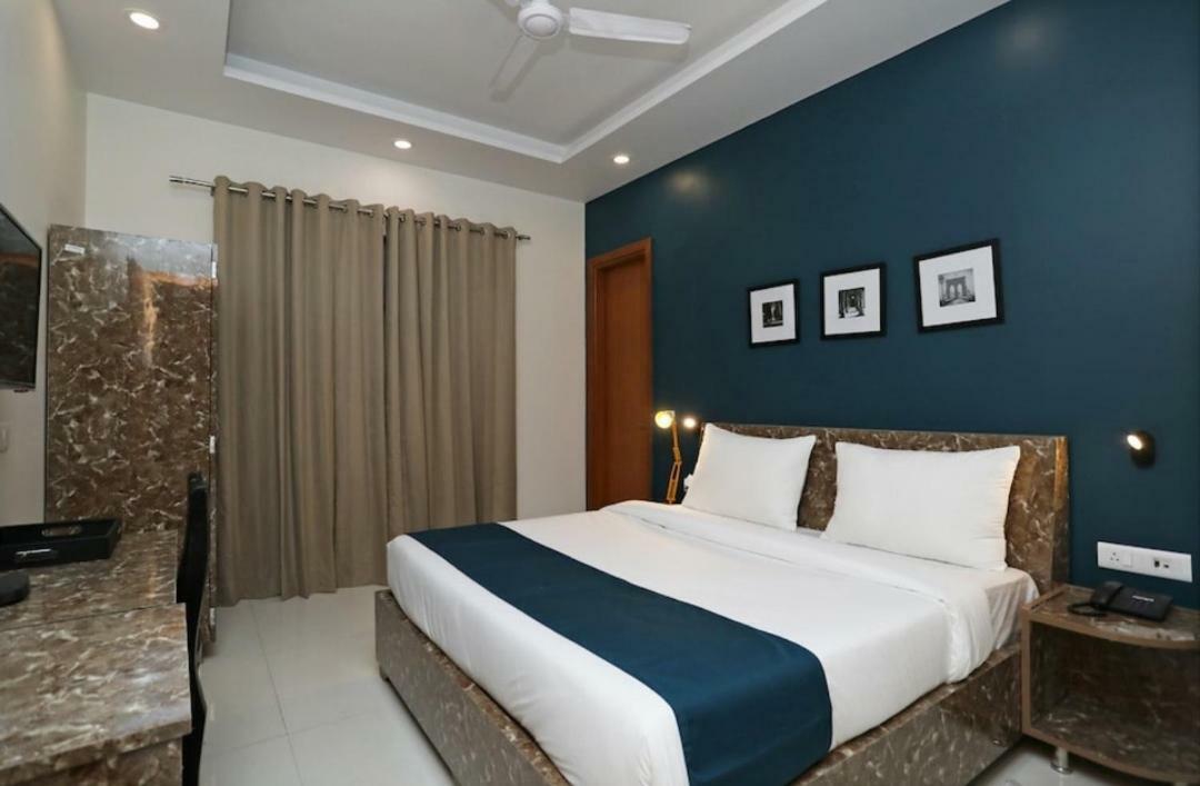 Hotel Galaxy Inn Gurgáon Kültér fotó